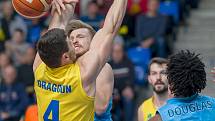 BK Opava (ve žlutém) - BK Olomoucko 72:64