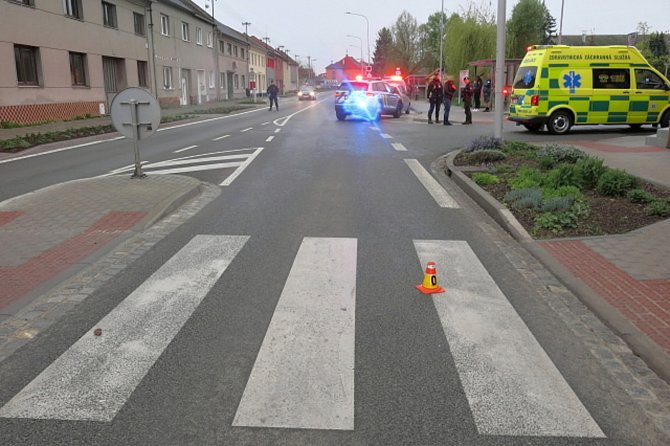 Srážka auta s omiletou dívkou na přechodu pro chodce v Prostějově, 10. dubna 2024