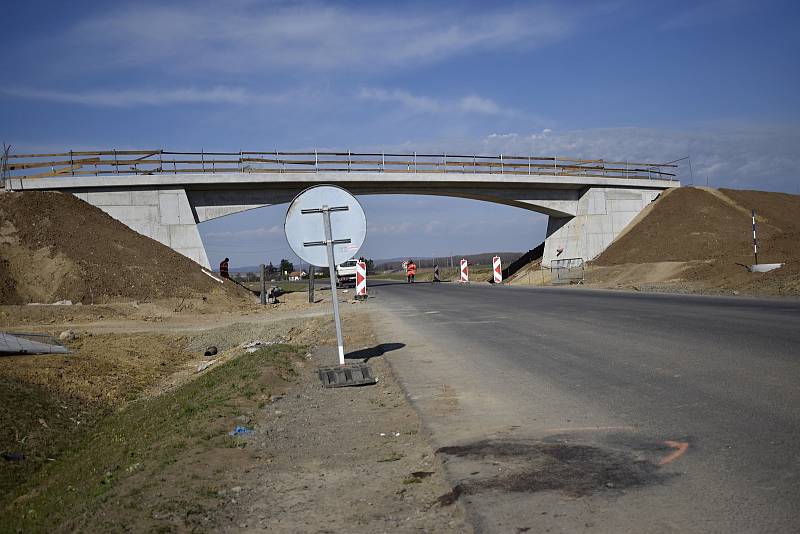 Most pro cyklisty přes severní obchvat na trase Prostějov - Smržice.