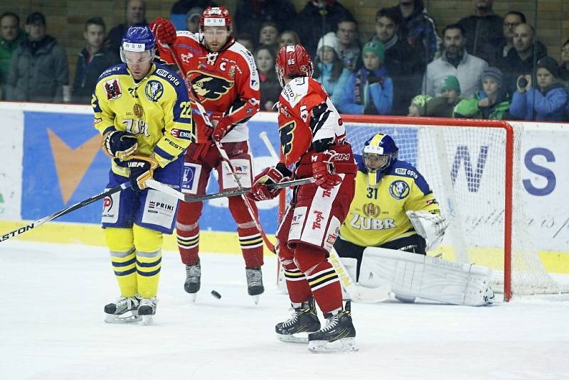 Prostějovší hokejisté (v červeném) porazili Přerov 3:2 v prodloužení.