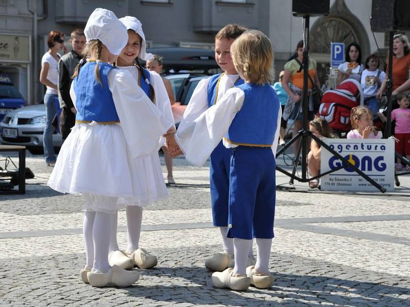 Prima den s Deníkem v Prostějově. Vystoupení dětí z Baletního studia při Moravském divadle Olomouc s ukázkami soutěžních choreografií a z čísel klasických baletů