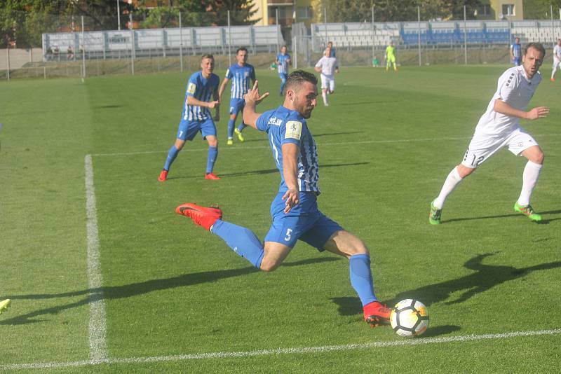 Fotbalisté Prostějova (v modrém) porazili Vyškov 2:1