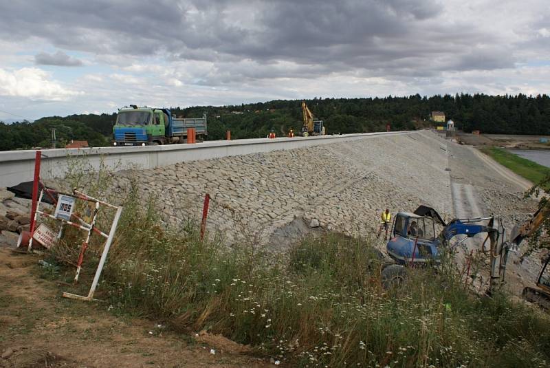 Rekonstrukce hráze plumlovské přehrady - srpen 2013