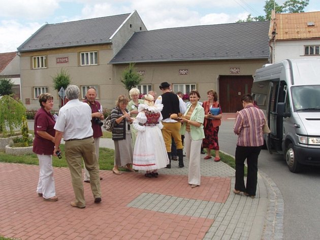 Přivítání hodnotící komise v Tištíně. Klikněte pro zvětšení