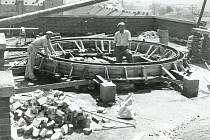 1. První prostějovská hvězdárna byla umístěna na střeše tehdejší 5. chlapecké národní školy na Husově náměstí. V letech 1948-1949 zde byla postavena astronomická pozorovatelna pro veřejnost.