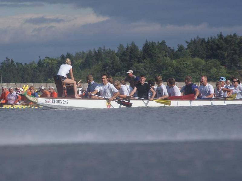 Den přehrady a dračí lodě na Plumlově