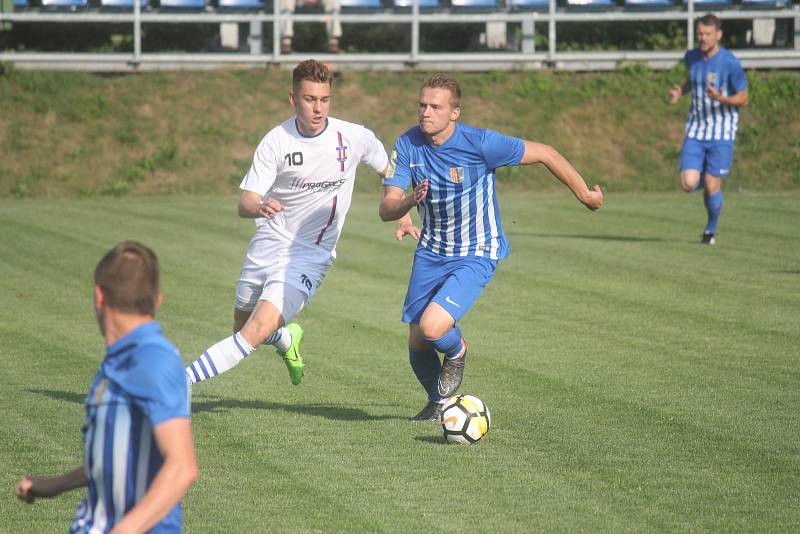 Fotbalisté Prostějova (v modrém) doma podlehli Líšni 2:6