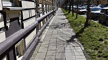 Město vyčlenilo částku 3 miliony korun na opravy chodníků v šesti ulicích. Stará dlažba bude nahrazena také v ulici Pod Kosířem. 5.3. 2020