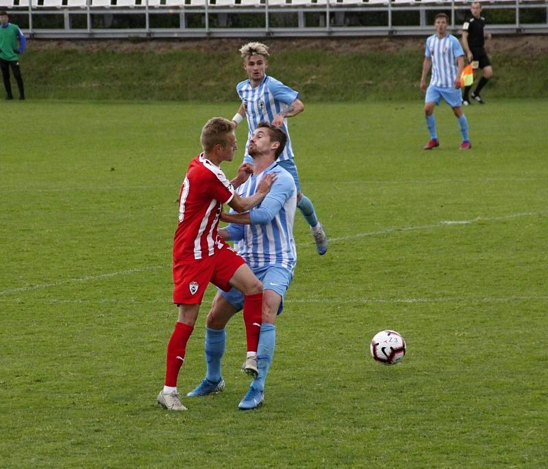 Fotbalisté Prostějova (v modro-bílém) porazili Vítkovice 4:1.