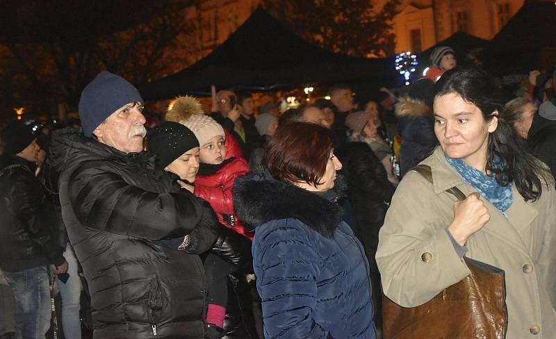 Rozsvícení vánočního stromu na Masarykově náměstí v Prostějově. 25.listopadu 2022