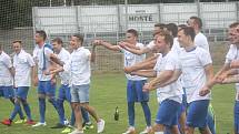 Fotbalisté Prostějova (v modrém) oslavili postup do druhé ligy výhrou 4:2 nad HFK Olomouc.