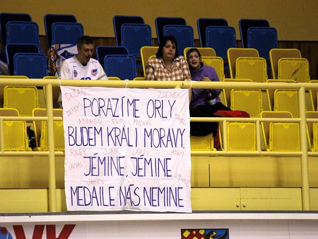 Orli (v bílém) proti Ostravě - Ostravští fanoušci
