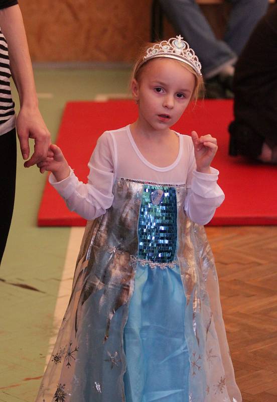 Karneval v prostějovském Domě dětí a mládeže na Vápenici