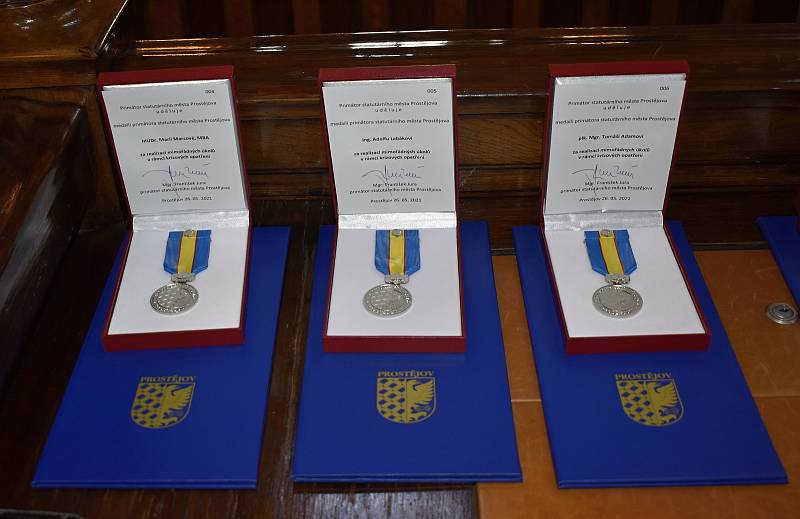 Medaili primátora obdrželo dvanáct oceněných. 26.5. 2021