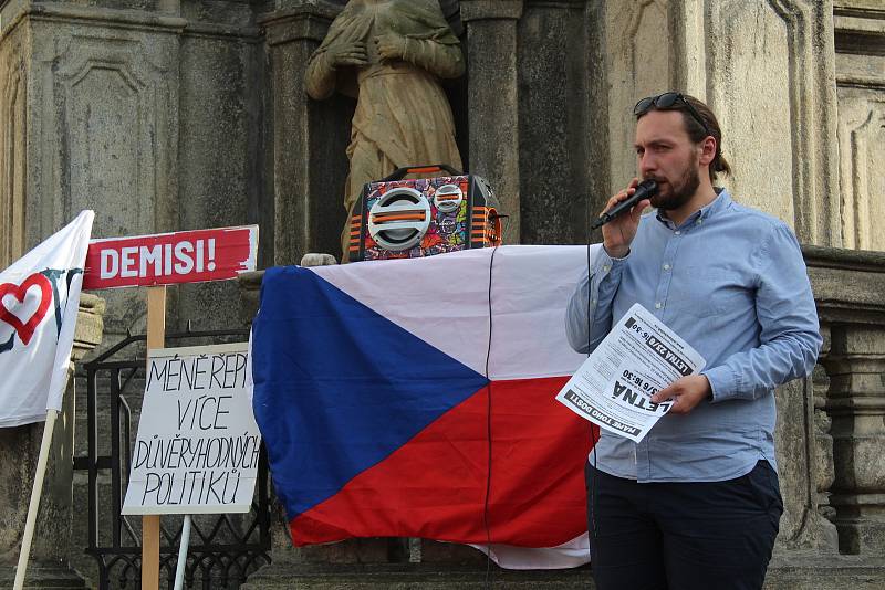 V Českém Krumlově se za nezávislou justici a proti premiérovi demonstrovalo už počtvrté.