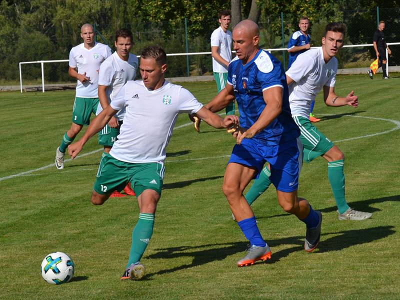 Ondrášovka KP – 1. kolo: SK Jankov (bílé dresy) – FK Slavoj Český Krumlov 1:2 (0:1).