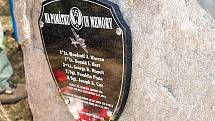 Nově odhalený pomník připomínající válečné osudy amerických vojáků ve Zdíkách na Kaplicku.