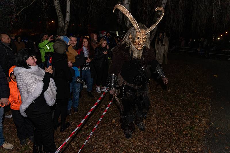 Krampusáci děsili svým zjevem ve Vyšším Brodě.