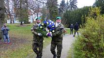 Pietní akt ke Dni válečných veteránů se tradičně konal v pátek v Městském parku v Českém Krumlově.