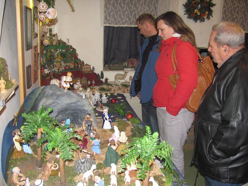 Společnost přátel města Velešína  pořádá ve dnech 16. 12. 2013 až 6. 1. 2014  na Kantůrkovci tradiční vánoční výstavu  betlémů a vánoční výzdoby.