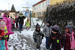 Celá kájovská školka se ve středu vydala k Polečnici a vynesla Moranu. Tedy tři Morany, protože každá třída si vyrobila svou.