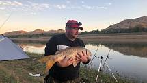 Martin Hladík z Větřní s partou vyrazil rybařit na řeku Ebro do Španělska.