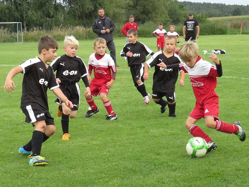 OP mladší přípravky – 2. kolo: Sokol Křemže / SK Holubov (červené dresy) – FK Spartak Kaplice 12:2 (6:0).