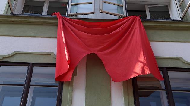 V Krumlově zavlály červené trenýrky, hlavně jako výraz nesouhlasu s mlčením prezidenta Zemana k srpnu 1968.
