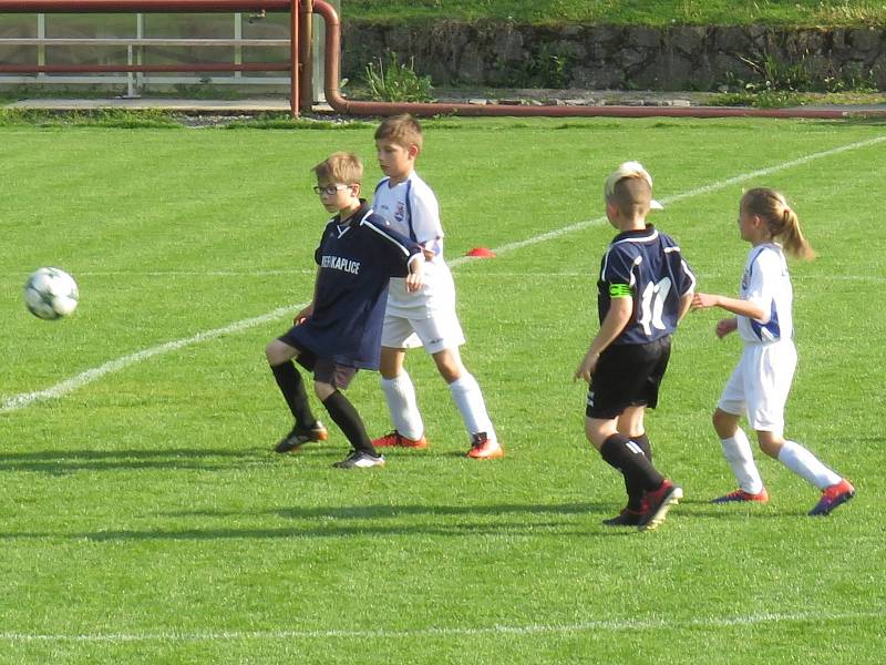 OP starší přípravky – 19. kolo: FK Spartak Kaplice (modré dresy) – Vltavan Loučovice 5:2 (3:2).