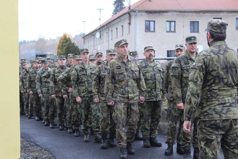 V Polné na Šumavě volilo několik stovek vojáků.