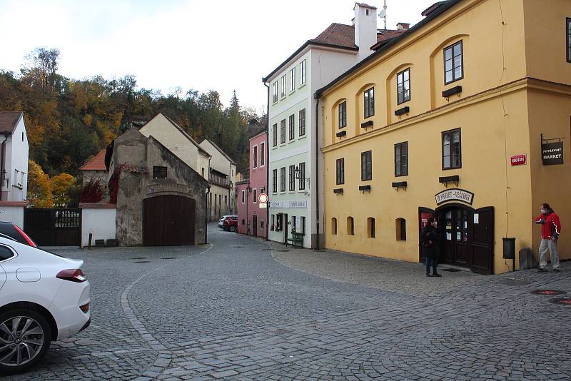 Český Krumlov a zámek už zase zejí neobvyklou prázdnotou.