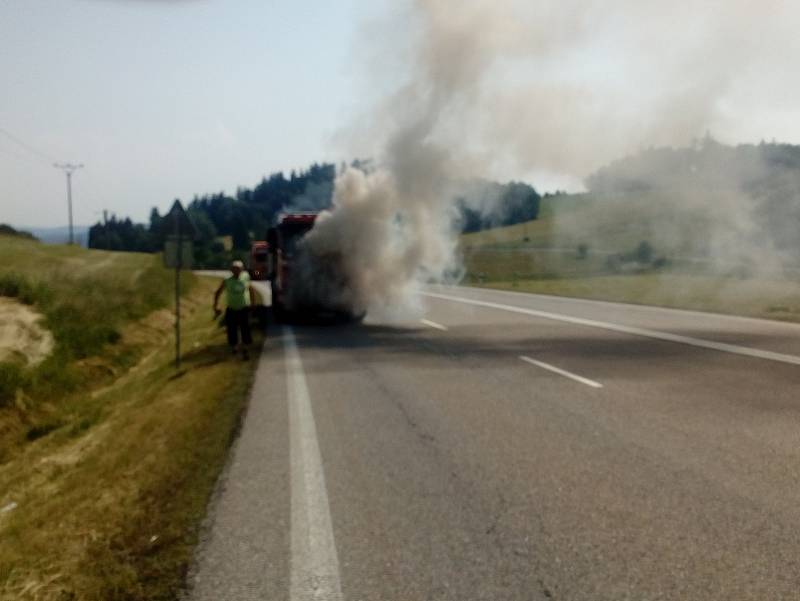 Ve středu dopoledne začal hořet kamion u Hořic na Šumavě.