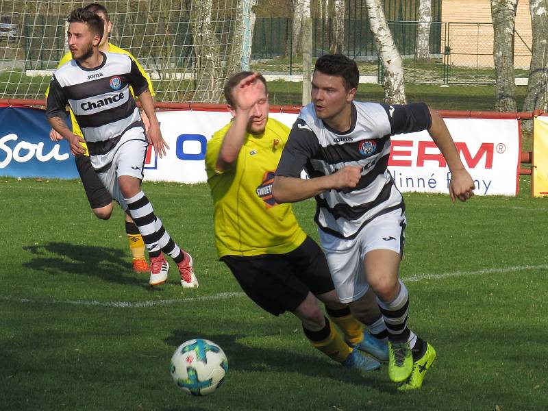 I.B třída (skupina A) – 16. kolo: FK Spartak Kaplice (bíločerné dresy) – TJ Smrčina Horní Planá 16:0 (9:0).