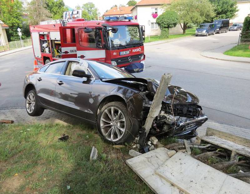 Žena pod vlivem alkoholu způsobila dopravní nehodu v Kaplici.