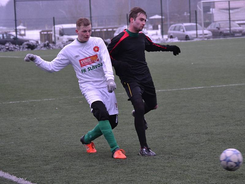 Hlubocká zimní liga - 2. kolo: FK Slavoj Český Krumlov (bílé dresy) - SK Čtyři Dvory 4:0 (2:0).