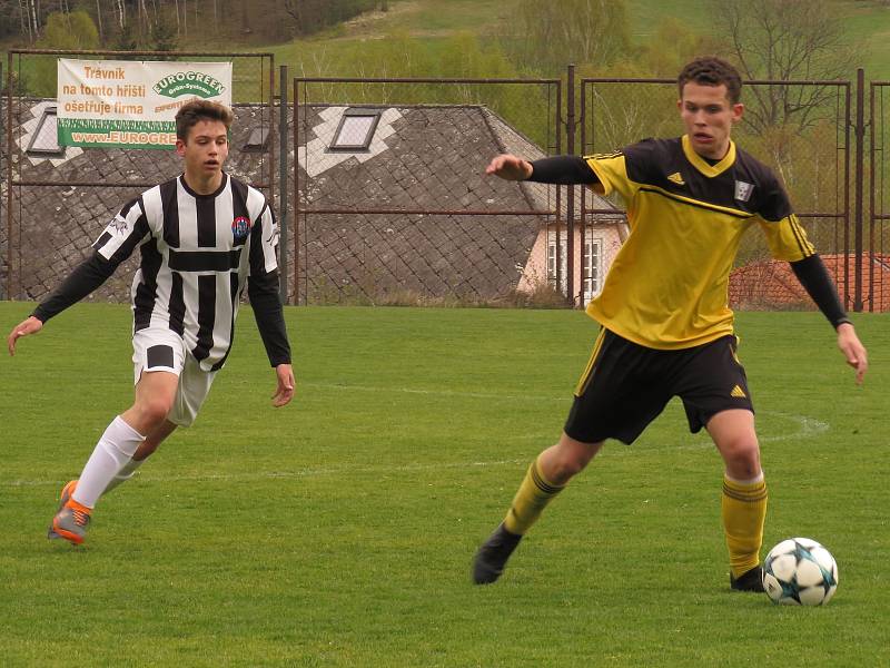 I.A třída dorostu – 15. kolo: Spartak Kaplice / Dynamo Vyšší Brod (bíločerné dresy) – Dobrá Voda B / Jiskra Třeboň B 1:2 (0:1).