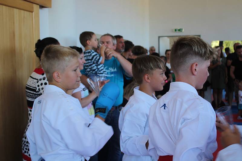 V krumlovském Skleníku sídlí Sportovní klub karate Český Krumlov .