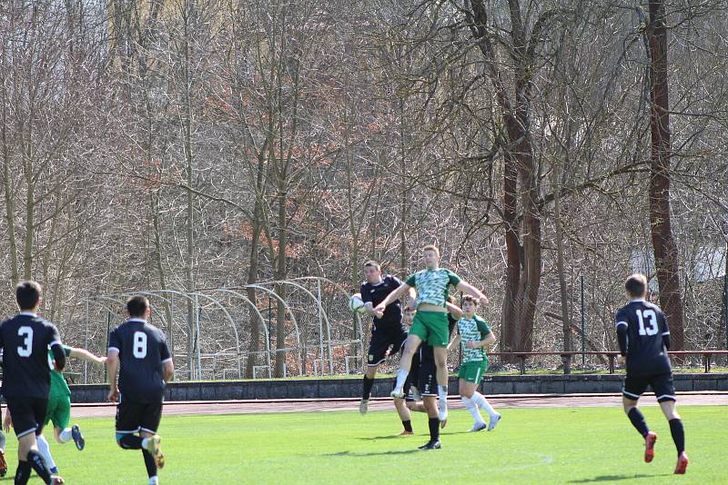 Fotbalová divize: Slavoj Český Krumlov - Tochovice 4:3 (2:1).