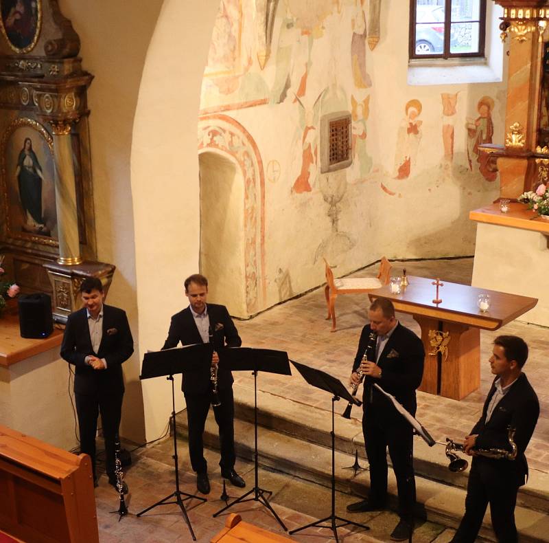 Vystoupení Klarinetového souboru Prachatice v kostele na Libínském Sedle.