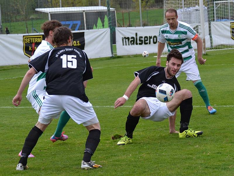 Divize (skupina A) - 21. kolo: Malše Roudné - FK Slavoj Český Krumlov (černé dresy) 0:0, na penalty 3:4.