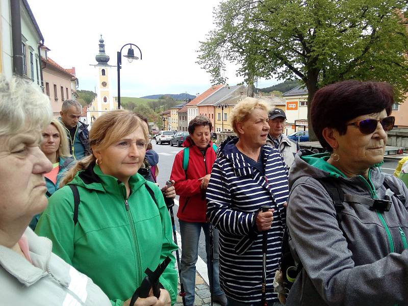 Navzdory tomu, že dopoledne lilo, se pochodu účastnilo zhruba 60 lidí. Počasí je odměnilo - odpoledne pršet přestalo, takže si pochod skvěle užili.