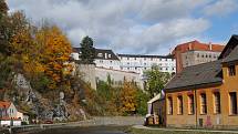 Český Krumlov se oblékl do podzimního.