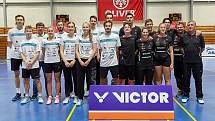 Badmintonisté Českého Krumlova (v černých dresech) podlehli v extralize doma pražskému Meteoru 2:5.