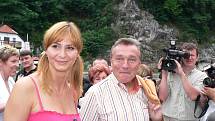 Karel Gott navštívil Český Krumlov 13. července 2005 za doprovodu celé řady známých osobností.