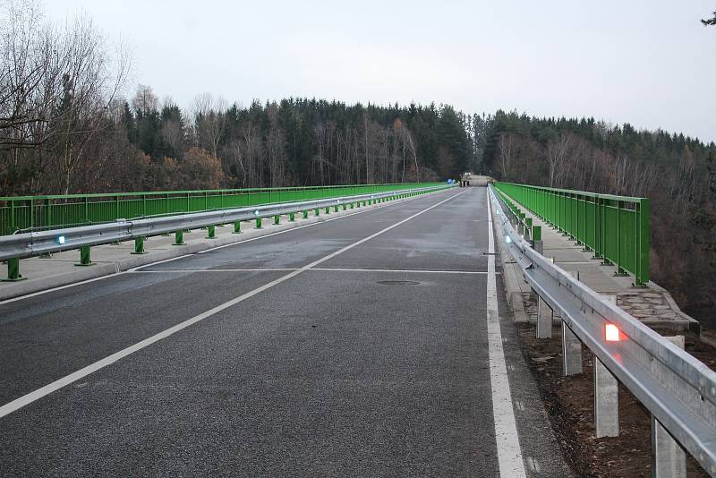 Kozákův most přes římovskou přehradu prošel opravou.