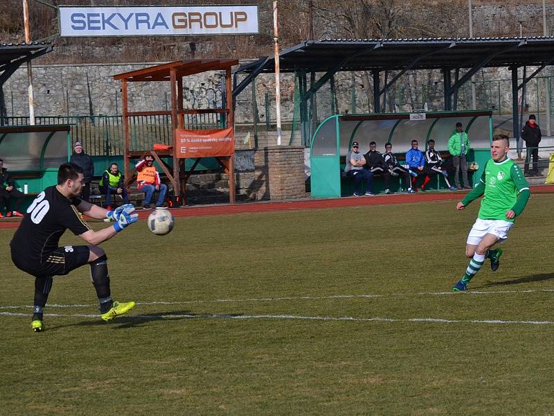 Divize A - 18. kolo: FK Slavoj Český Krumlov (zelené dresy) - TJ Spartak Soběslav 2:2 (1:1) pen. 3:1.