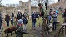 V neděli byla oficiálně zahájena sezóna na zřícenině Dívčí Kámen. Den plný zábavy s hrou o poklad, dílnami, střelbou z luku a kuše či školou žonglování  si užily stovky dětí i dospělých.