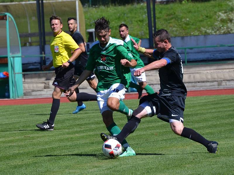 Fotbalová příprava: FK Slavoj Český Krumlov (zelené dresy) - TJ Olešník 1:2 (0:1).