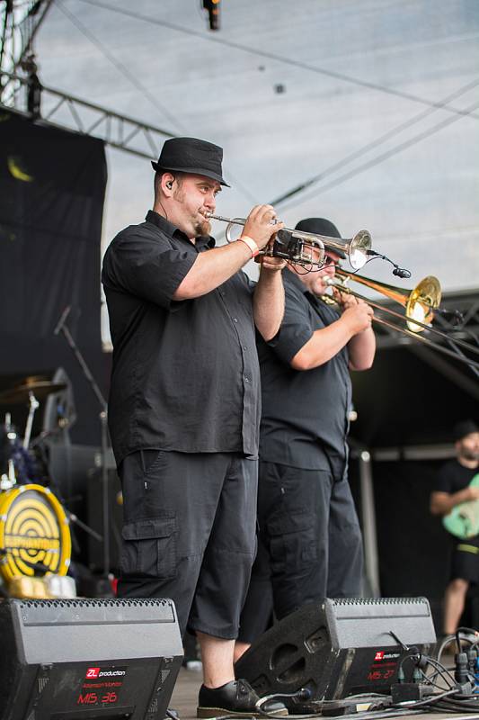 Atmosféra na festivalu Hrady CZ v Rožmberku na Českokrumlovsku je úžasná, déšť nevadí.