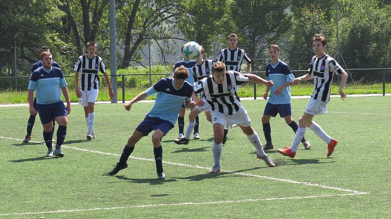 I.A třída dorostu – 23. kolo: TJ Hluboká nad Vltavou (modré dresy) – Spartak Kaplice / Dynamo Vyšší Brod 2:5 (2:0).